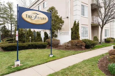54 School St #308, North Hempstead, NY 11590