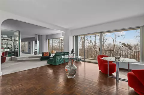 4455 Douglas Ave #3EF, New York, NY 10471