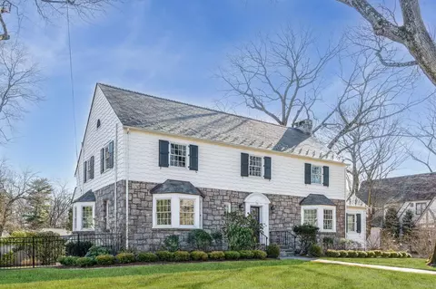 79 Melrose Dr, New Rochelle, NY 10804