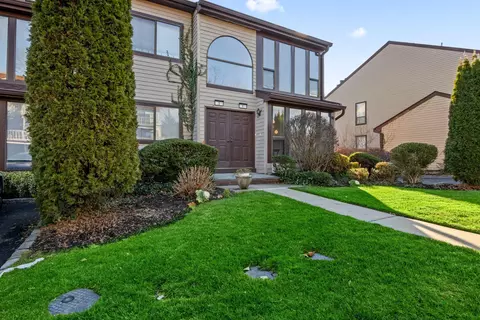 1 The Cir #1, Glen Head, NY 11545