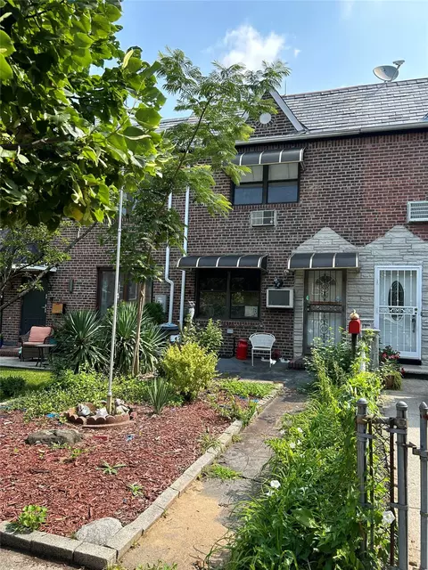 62-61 81 St, New York, NY 11379