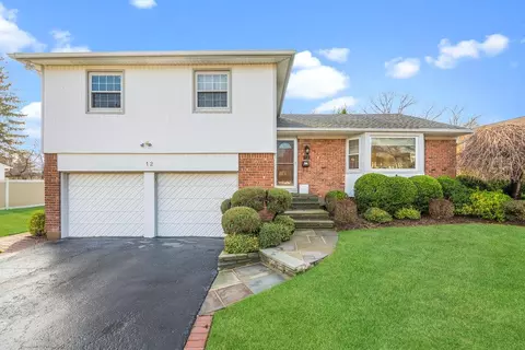12 Marian Ln, Jericho, NY 11753