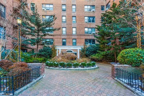 67-35 Yellowstone Blvd #4D, New York, NY 11375