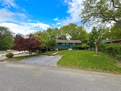 33 Birch Ct, Riverhead, NY 11901 photo 1