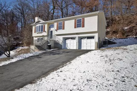16 Sabrina Ln, Ossining, NY 10562
