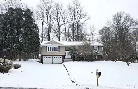 4 Bluejay St, Ramapo, NY 10977