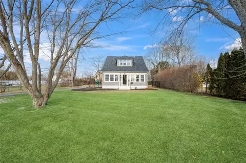 11 Park Ave, Blue Point, NY 11715