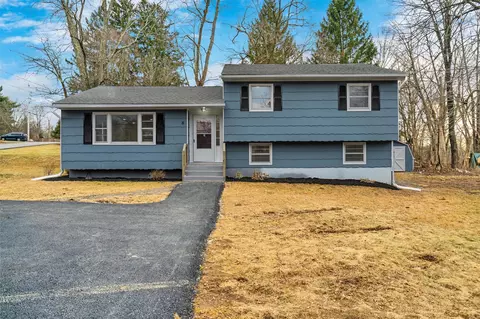 8 Sand Hill Rd, Gardiner, NY 12525