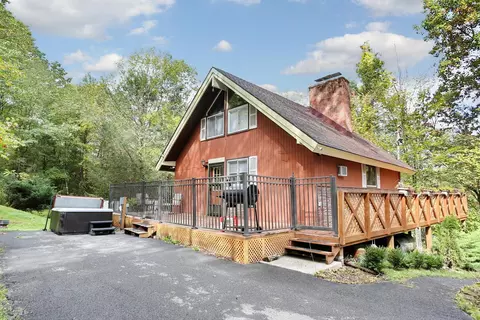 25 Meyer Rd, Wallkill, NY 10940