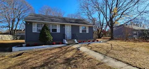 843 Bayview Ave, Bellport, NY 11713