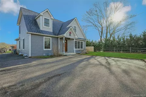 1727 Main Rd, Laurel, NY 11948