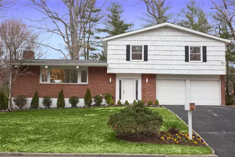 20 Wood Hollow Ln, New Rochelle, NY 10804