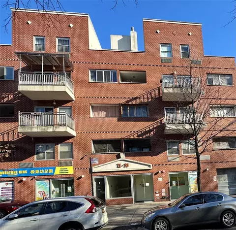71-33 162 St #2C, New York, NY 11365