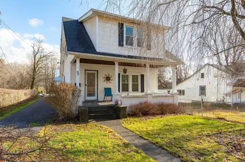 43 Grand St, Lloyd, NY 12528