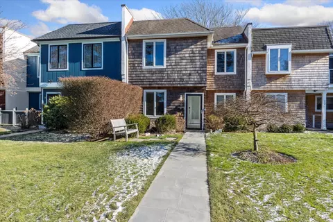 10 Toilsome Ln, East Hampton, NY 11937