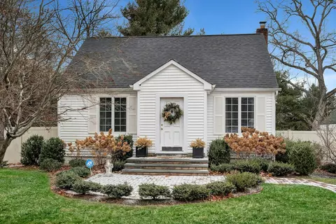 15 Alyssum Ave, Huntington, NY 11743