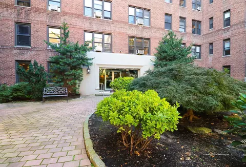 67-40 Yellowstone Blvd #5F, Forest Hills, NY 11375