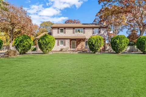 299 Marlin St, Dix Hills, NY 11746