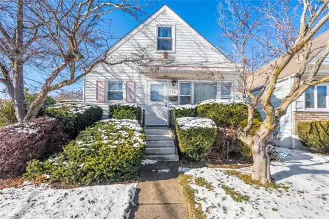 104 Arlington Ave, Valley Stream, NY 11580
