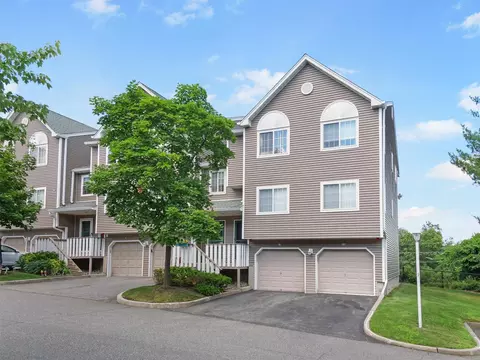 13 Hilltop Ter, Clarkstown, NY 10954