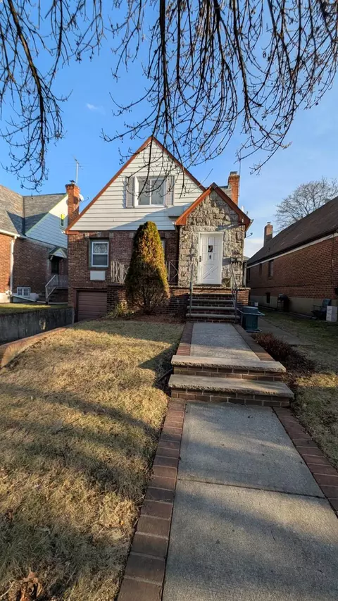 62-27 Cromwell Cres, New York, NY 11374