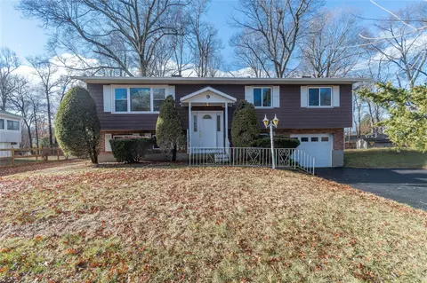 9 Dara Ln, Wappinger, NY 12590