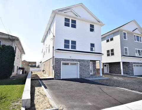 9 Dart St, East Rockaway, NY 11518