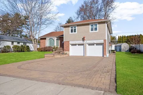 27 Marian Ln, Jericho, NY 11753