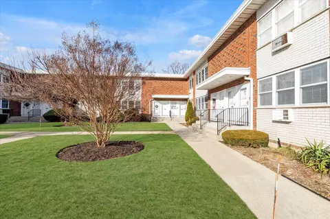 87 Farber Dr #87, West Babylon, NY 11704