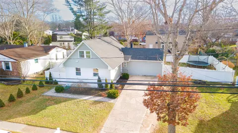58 Janet St, Port Jefferson Station, NY 11776