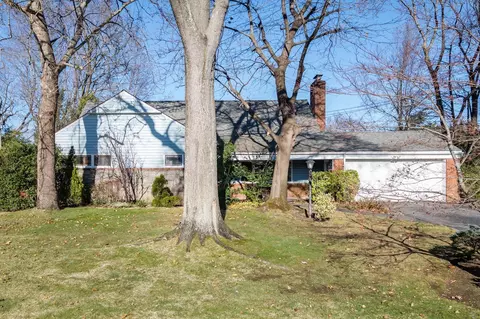 139 Andover Rd, North Hempstead, NY 11577