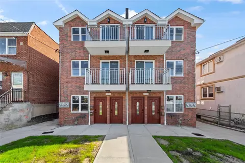 10-03 127th St, College Point, NY 11356