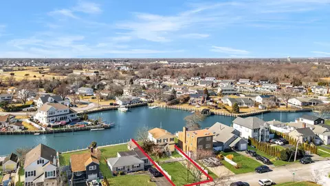 198 Mayhew, Babylon, NY 11702