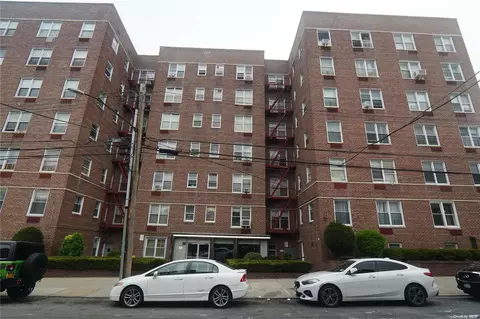 63-45 Saunders St #6A, New York, NY 11374