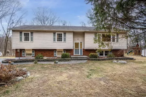 21 Ivy Ln, Stormville, NY 12582