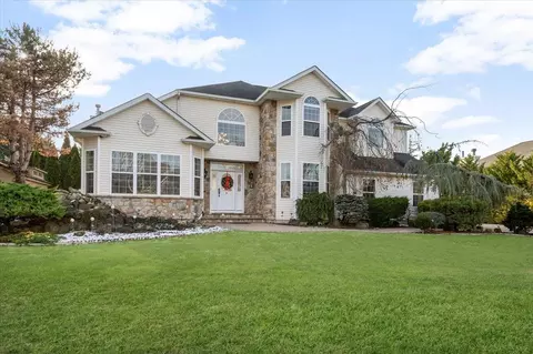 48 Island Trl, Mount Sinai, NY 11766