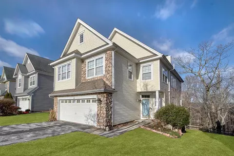 22 Scofield Ct, Peekskill, NY 10566