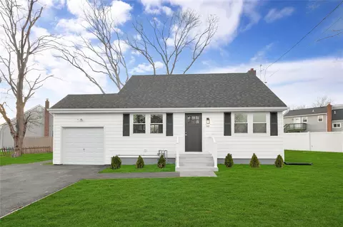 99 Wantagh Ave, East Islip, NY 11730