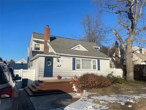 2527 Ramona St, East Meadow, NY 11554