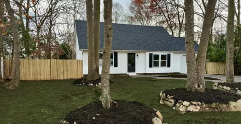 150 Waldorf Dr, Shirley, NY 11967