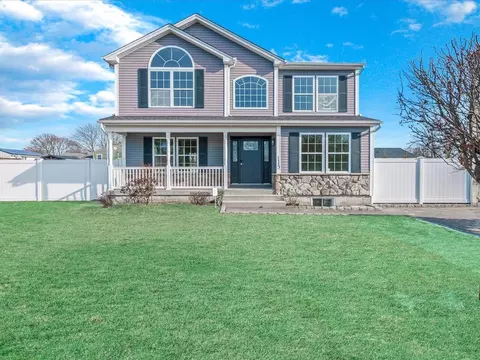 115 Acorn Ave, Central Islip, NY 11722