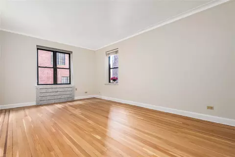 25-40 31st Ave #2F, New York, NY 11106