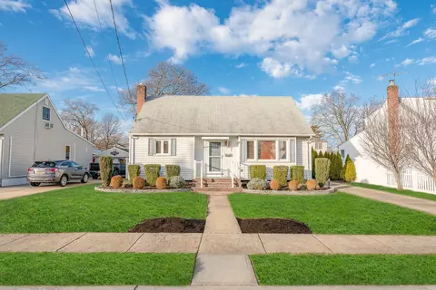 2351 Amherst St, East Meadow, NY 11554