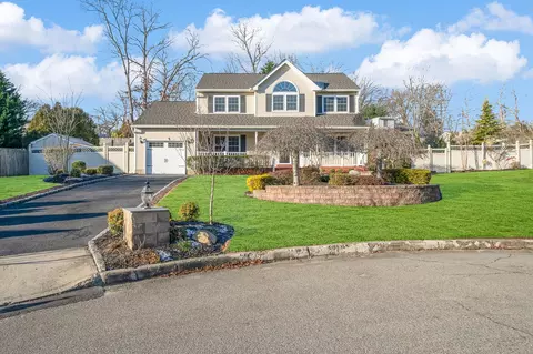 24 Model Ct, Rocky Point, NY 11778