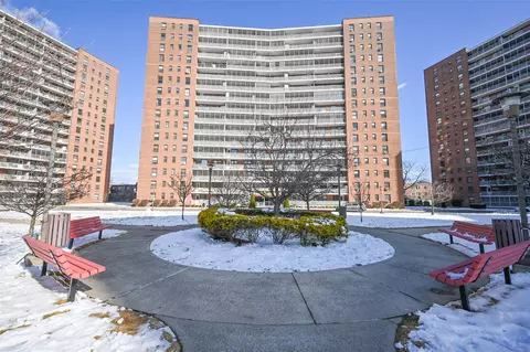 61-45 98 St #15K, New York, NY 11374