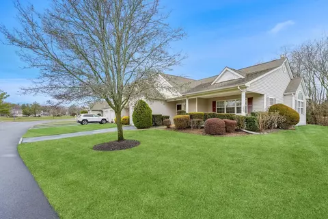 2001 Augusta Aly, Riverhead, NY 11901