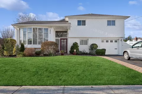 2854 Wynsum Ave, Merrick, NY 11566