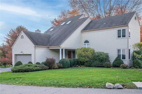 2 Charlotte Ct, Briarcliff Manor, NY 10510