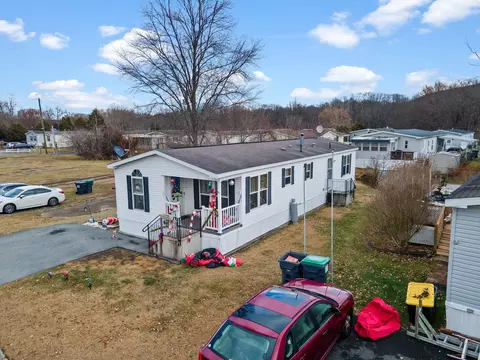 160 Democracy Ln, Washingtonville, NY 10992