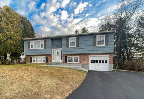 87 Vails Gate Heights Dr, New Windsor, NY 12553